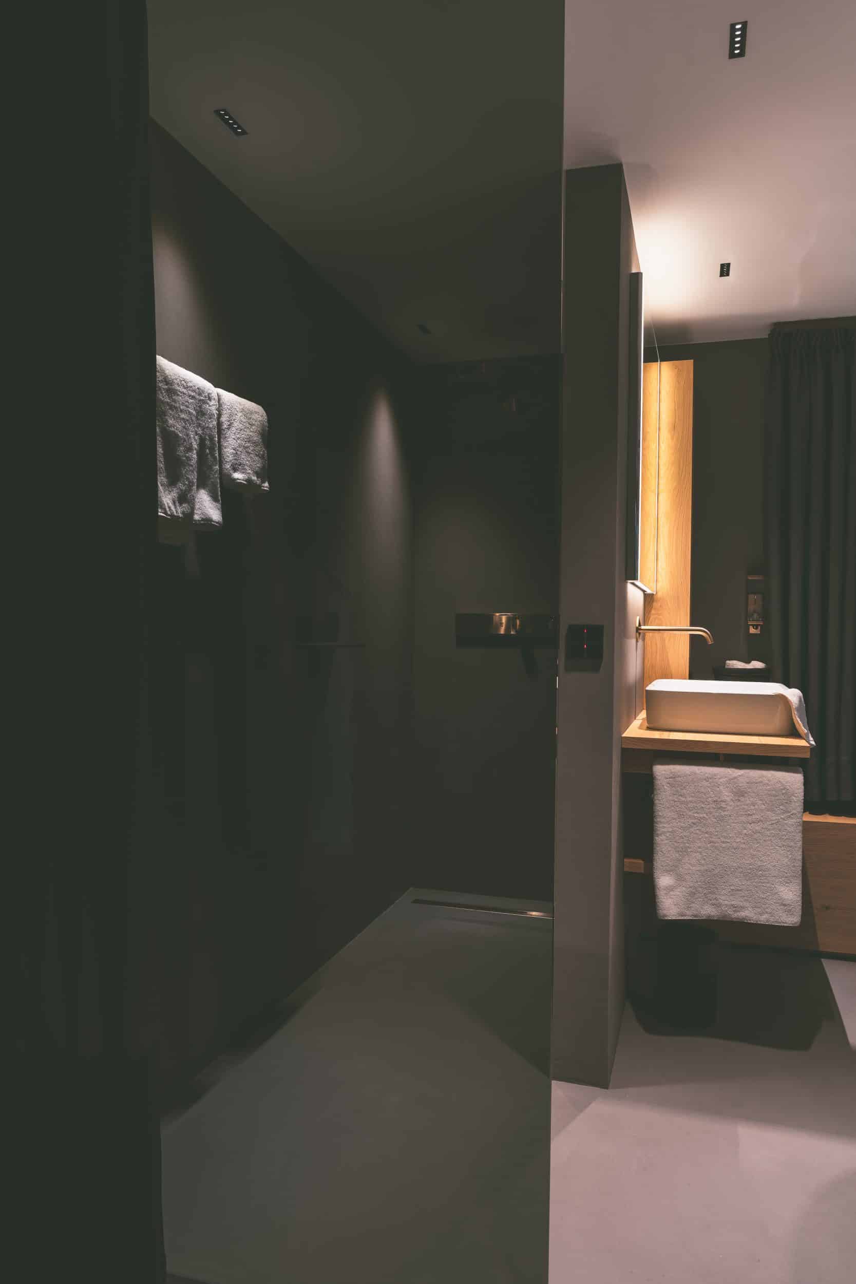 Fugenloses Badezimmer in dem balneotec® Beratungscenter
