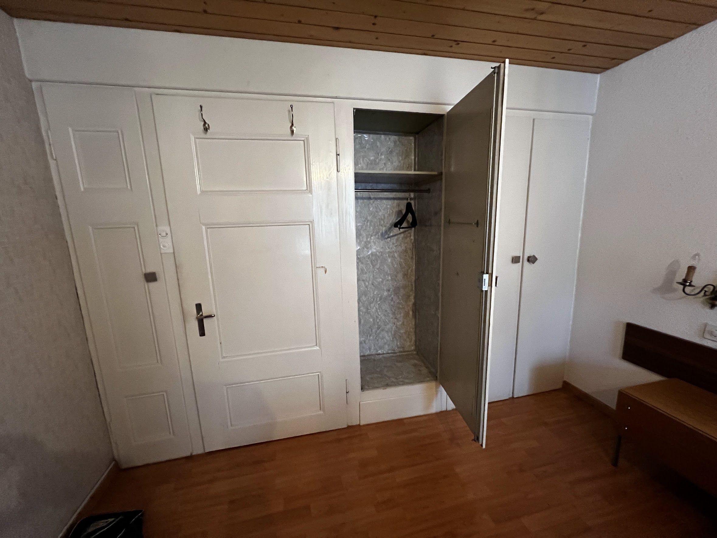 Hotelzimmer vor der Hotelrenovierung mit balneotec® im Hotel Bele Epoque Victoria